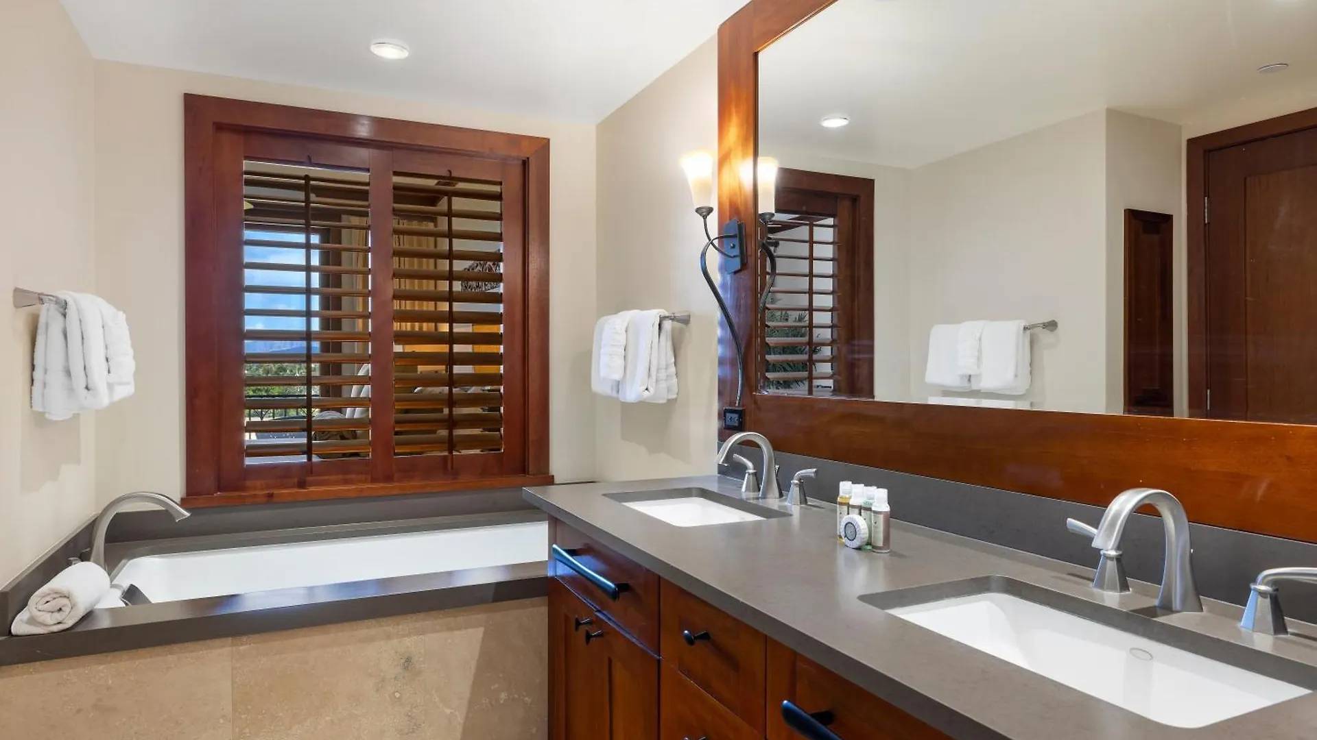 Ko Olina Beach Villas B608 Каполей